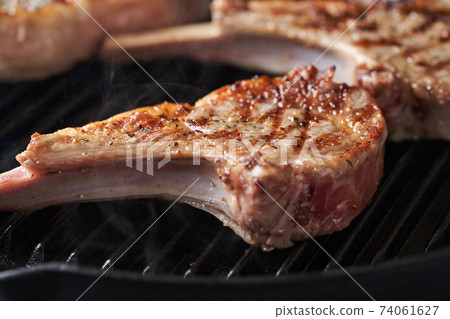 Bake lamb chops in a grill pan 74061627