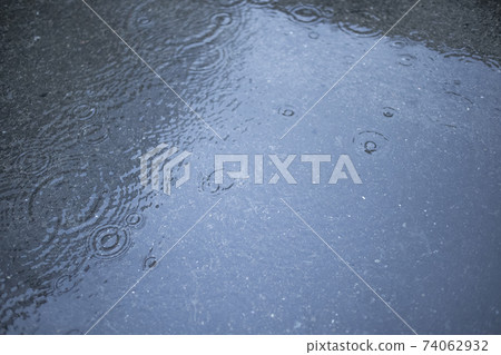 在下雨天與水坑5225 在下雨天與水坑5225 74062932