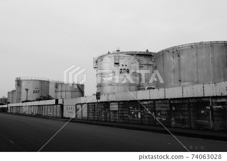 Tank group of oil storage facility Tank group of oil storage facility 74063028