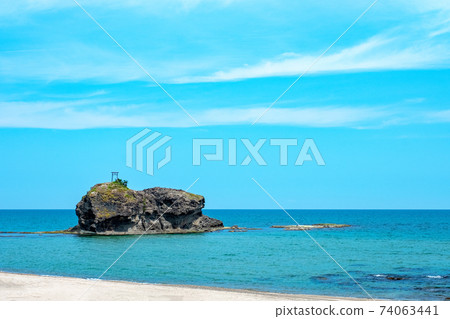 Early summer scenery of Hakuto coast 74063441