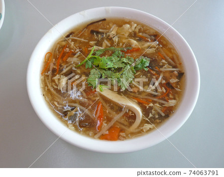 Hot and sour soup (Sanrattan), a Chinese and Sichuan soup that is popular with women in both Taiwan and Japan. Hot and sour soup (Sanrattan), a Chinese and Sichuan soup that is popular with women in both Taiwan and Japan. 74063791