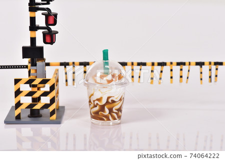 咖啡杯和平交道口玩具 咖啡杯和平交道口玩具 74064222