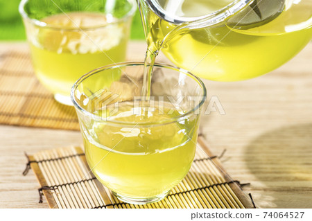 Outdoor tea time cold tea 74064527