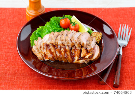 Roast pork (pork), soy sauce base sauce. Serve with lettuce and cherry tomatoes. Roast pork (pork), soy sauce base sauce. Serve with lettuce and cherry tomatoes. 74064863