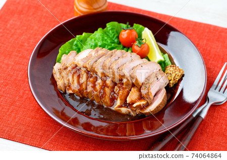 Roast pork (pork), soy sauce base sauce. Serve with lettuce and cherry tomatoes. Roast pork (pork), soy sauce base sauce. Serve with lettuce and cherry tomatoes. 74064864
