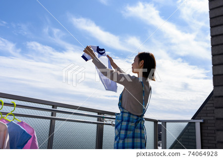Parenting mom to dry gym clothes Parenting mom to dry gym clothes 74064928