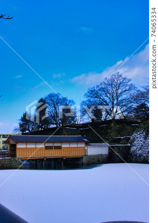 Fukui Prefectural Office, snow scene of moat-winter Fukui Prefectural Office, snow scene of moat-winter 74065334