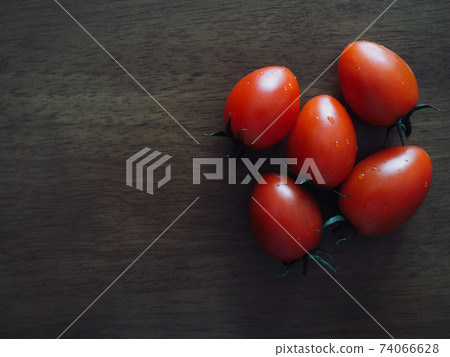 Fresh Organic Vegetable Drop Tomatoes Fresh Organic Vegetable Drop Tomatoes 74066628