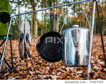 Preparation of camping rice ・ Hanging chain (hanging skillet, pot, gloves) 74067016