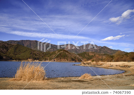 Koumi公園,川口湖和三坂山的山脈 Koumi公園,川口湖和三坂山的山脈 74067390