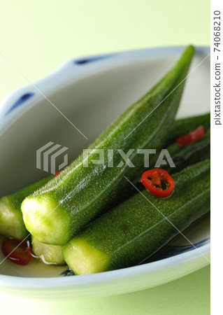 Pickled okra in spicy white Pickled okra in spicy white 74068210