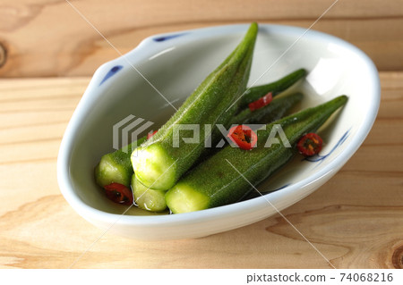 Pickled okra in spicy white Pickled okra in spicy white 74068216