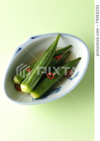 Okra spicy white pickles (overhead view) 74068292