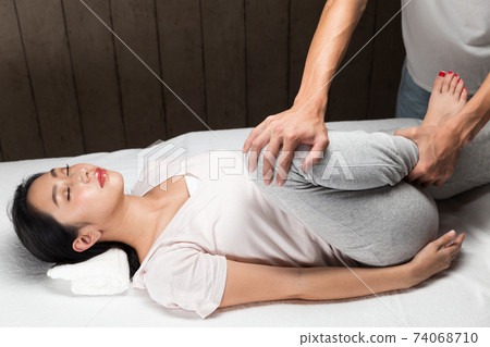 Pelvic correction 74068710