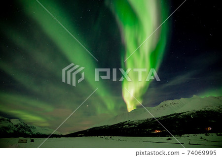我整夜看極光秀的那天 74069995