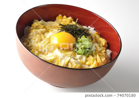 Photographed egg yolk, mitsuba, and egg bowl with chopped seaweed on a white background 74070180