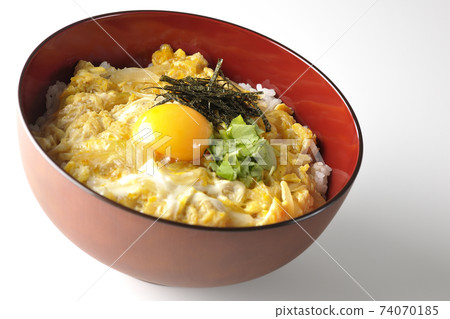 Photographed egg yolk, mitsuba, and egg bowl with chopped seaweed on a white background 74070185