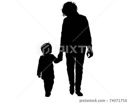 父母和孩子手拉手走剪影_2 74071758