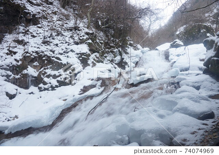 晚上霧瀑布 74074969