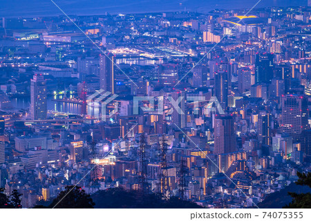 從日本的三大夜景中看到的《兵庫縣》神戶市中心，Kikuseidai《黎明》 74075355