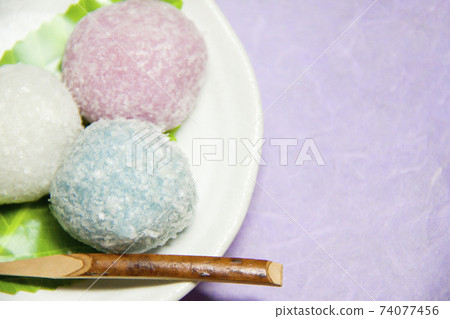 Hydrangea-colored Japanese sweets Hydrangea-colored Japanese sweets 74077456