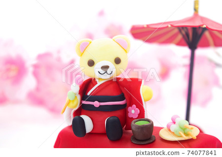 熊茶在茶道上觀看櫻花的同時吃餃子 74077841