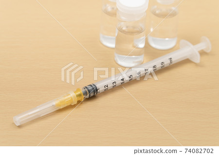Syringe vaccination vaccine 74082702