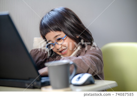 Girl online class laptop 74087585