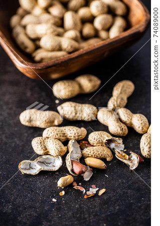 Dried peanuts. Tasty groundnuts. 74089000