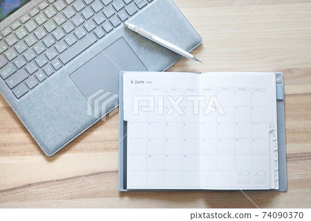 PC work and notebook time before work 74090370