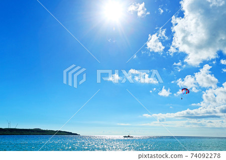 Okinawa glittering sun and parasailing Okinawa glittering sun and parasailing 74092278