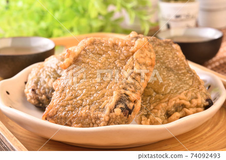 Black glutinous rice cake 74092493