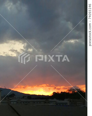 燃燒的天空 74093146