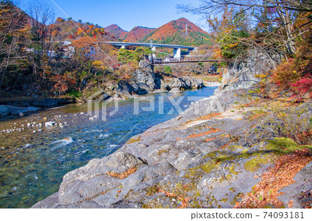 From the Suwakyo promenade, Tone River, Sasabue Bridge, autumn scenery, Minakami Town From the Suwakyo promenade, Tone River, Sasabue Bridge, autumn scenery, Minakami Town 74093181