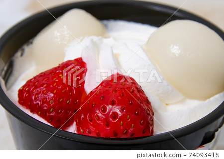 Desserts, sweets, zenzai, Japanese sweets, raw Japanese sweets, shiratama, strawberries, strawberries, food Desserts, sweets, zenzai, Japanese sweets, raw Japanese sweets, shiratama, strawberries, strawberries, food 74093418