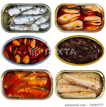 Set of fish and seafood isolated on white Set of fish and seafood isolated on white 74094777