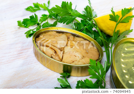 Open tin can of tuna in oil Open tin can of tuna in oil 74094945
