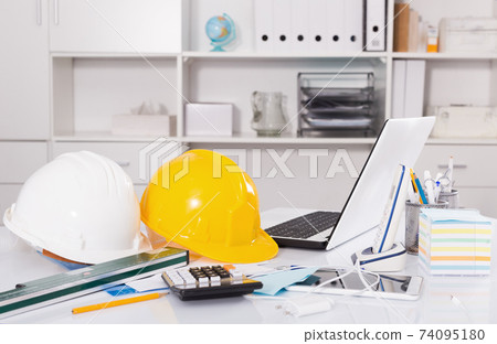 Instruments for building near the laptop 74095180