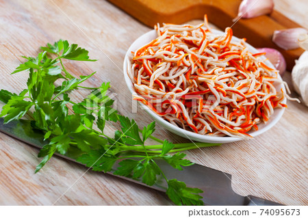 Grated fresh surimi 74095673