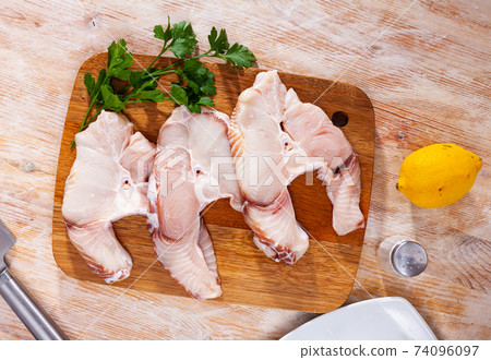 Steaks of raw blue shark with lemon and fresh parsley 74096097