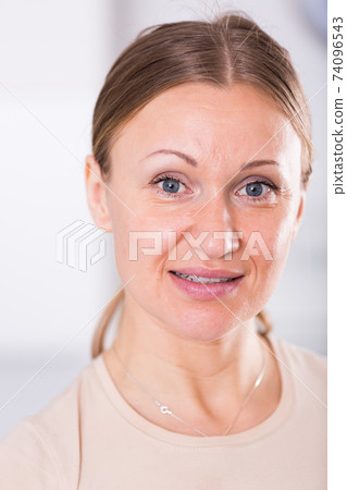 Portrait of smiling woman Portrait of smiling woman 74096543