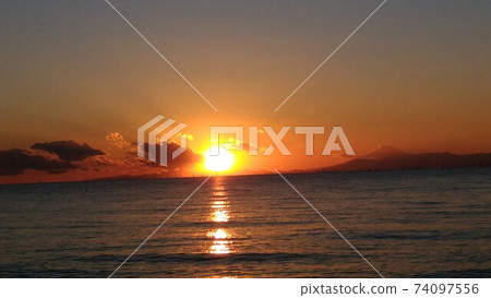 富士山和東京灣的夕陽 富士山和東京灣的夕陽 74097556