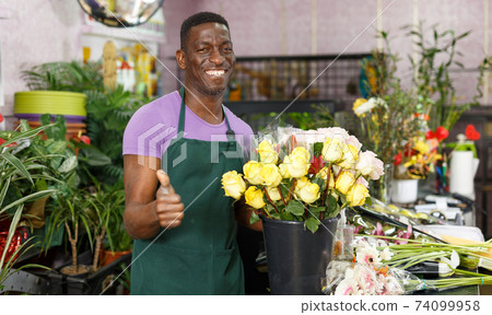 Florist giving thumbs up 74099958