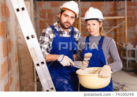 Portrait of two painters inside a cottage under construction 74100249