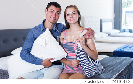 Portrait of family in mattress store 74101430