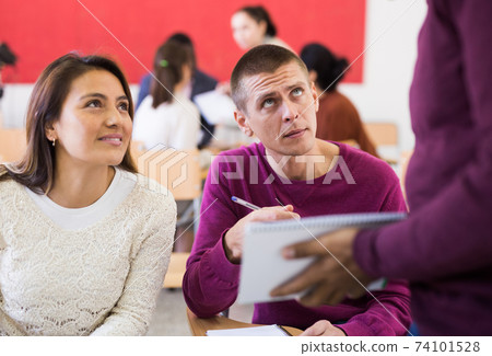 Communication of entrepreneurs at business training Communication of entrepreneurs at business training 74101528