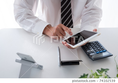 遠程辦公平板電腦搜索高級商人 遠程辦公平板電腦搜索高級商人 74102539