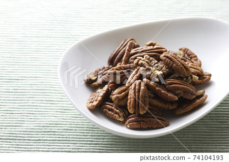 Pecan nuts 20 74104193