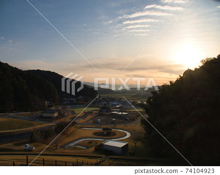 Park illuminated by the morning sun Park illuminated by the morning sun 74104923