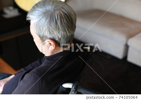 老人（老人）一個人住 74105064